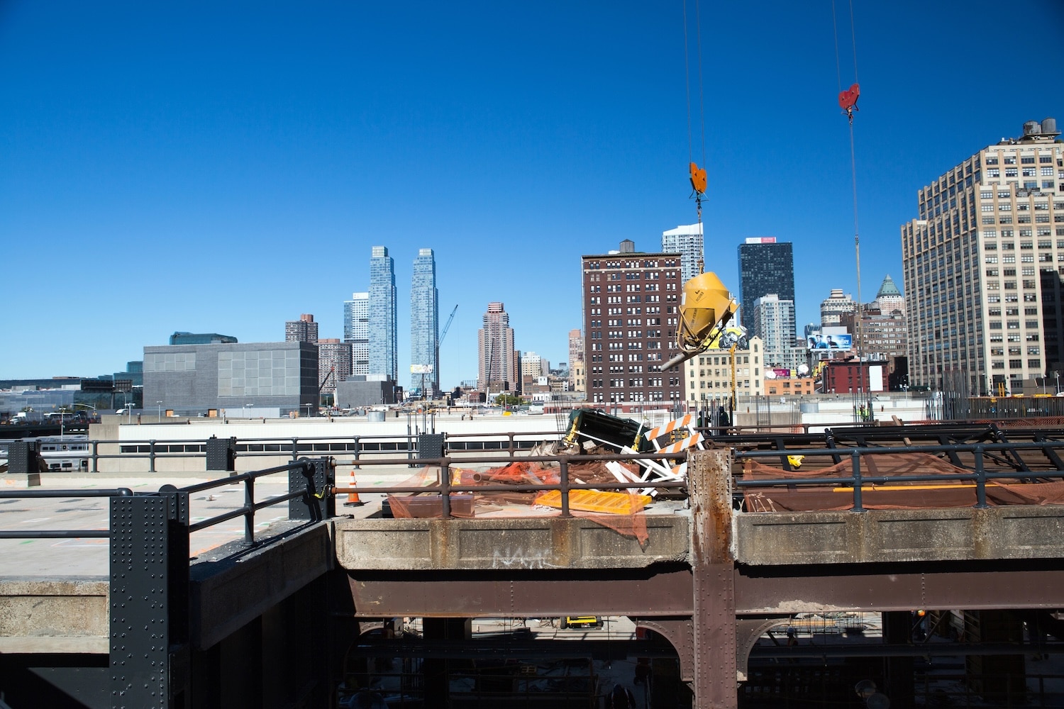 New York City buildings under construction next to the High Line